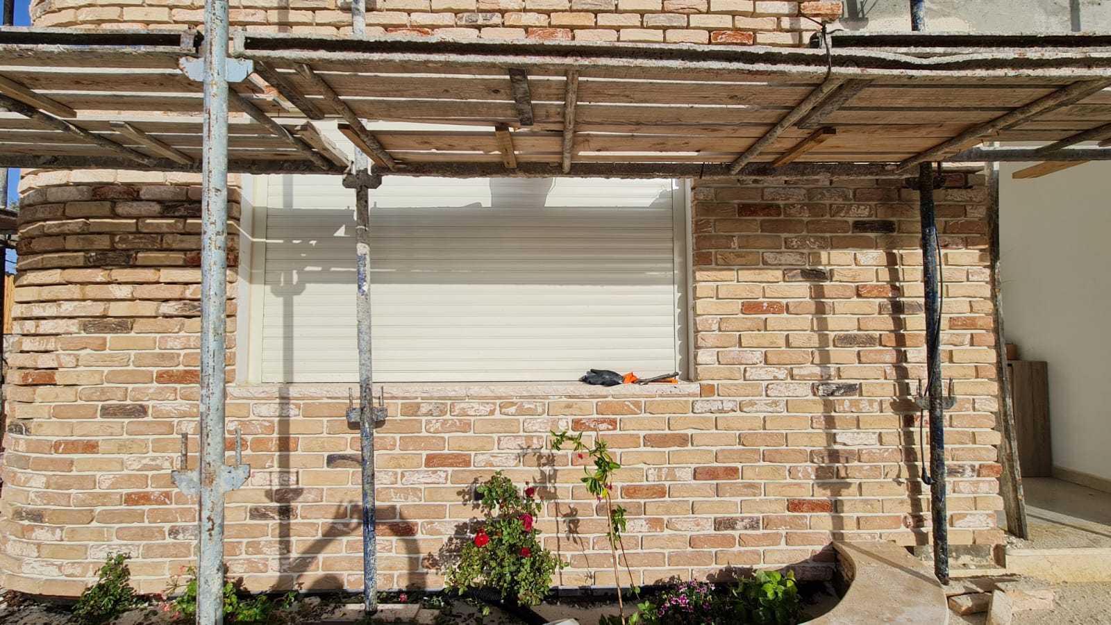 עבודות מסגרות ועץ