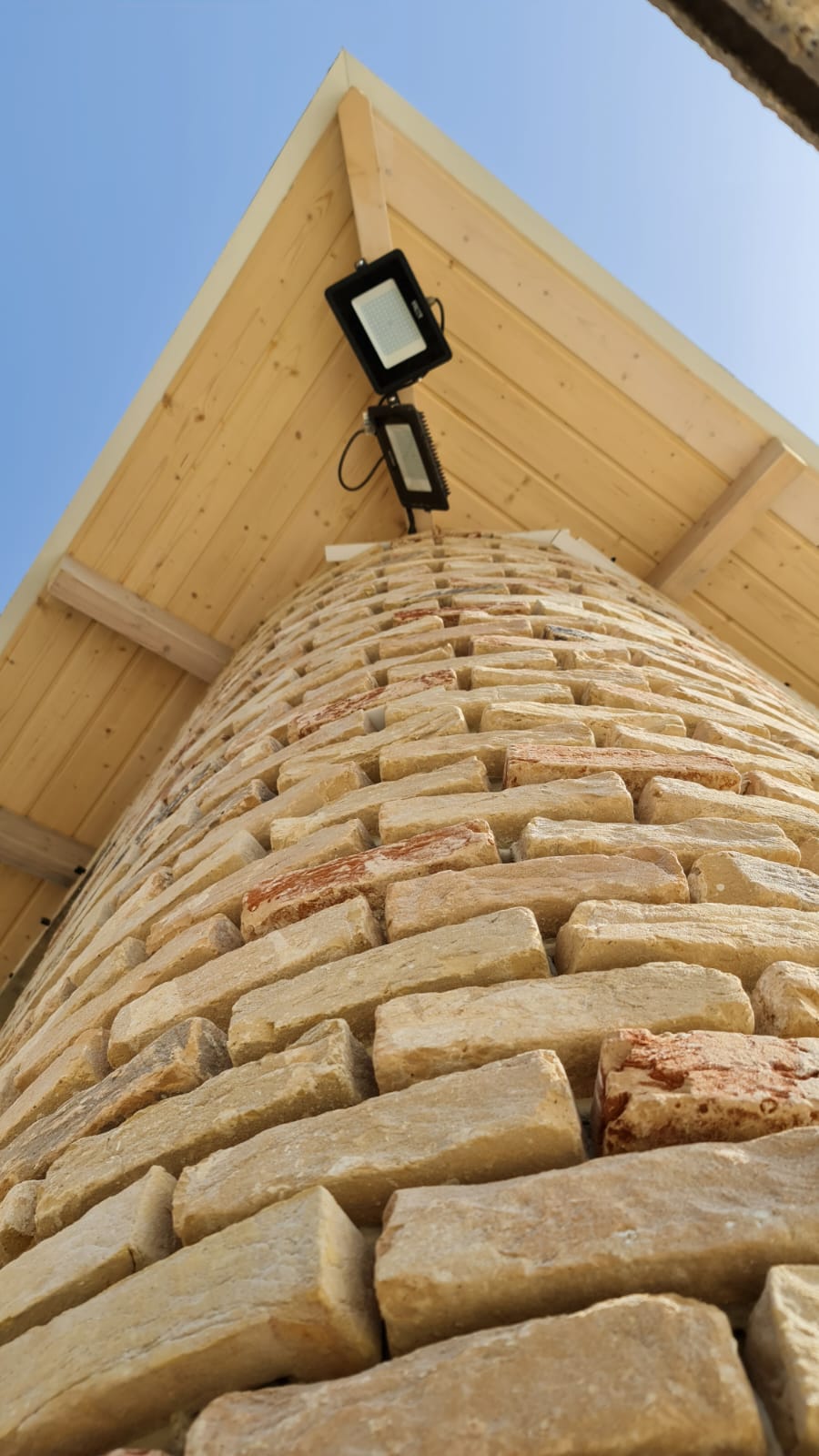 עבודות מסגרות ועץ