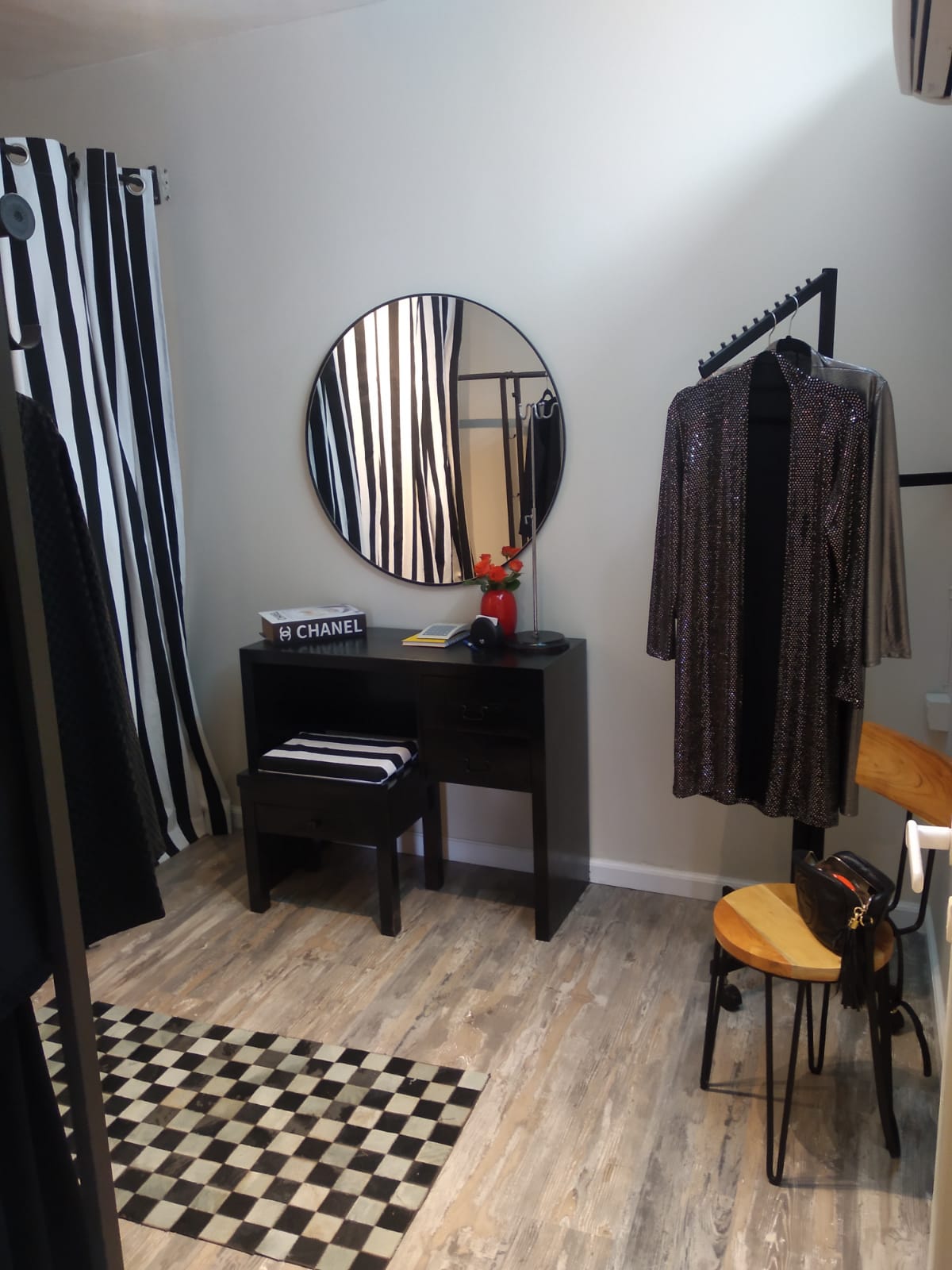 צילום מעבודה של דקלה בן גיגי