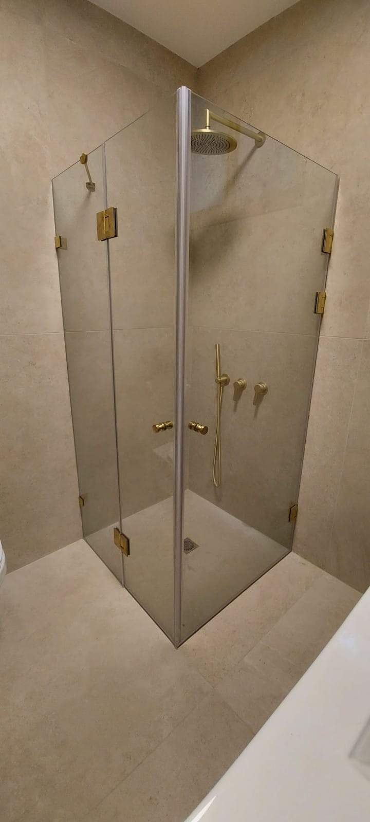 ייצור, הובלה והתקנת מקלחונים