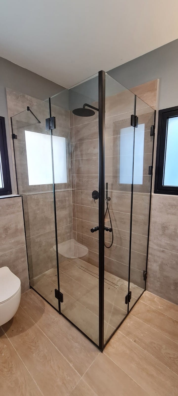 ייצור, הובלה והתקנת מקלחונים