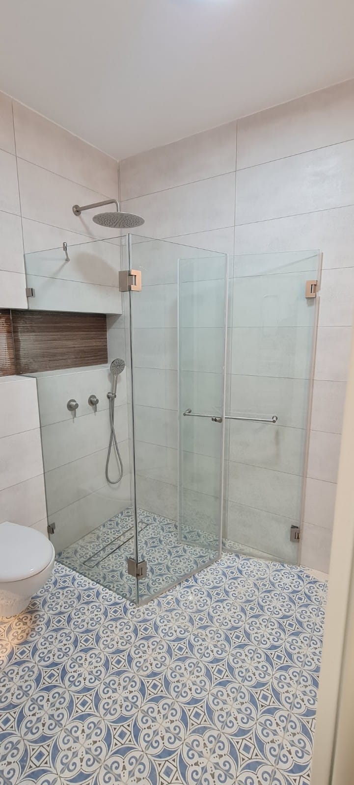 ייצור, הובלה והתקנת מקלחונים