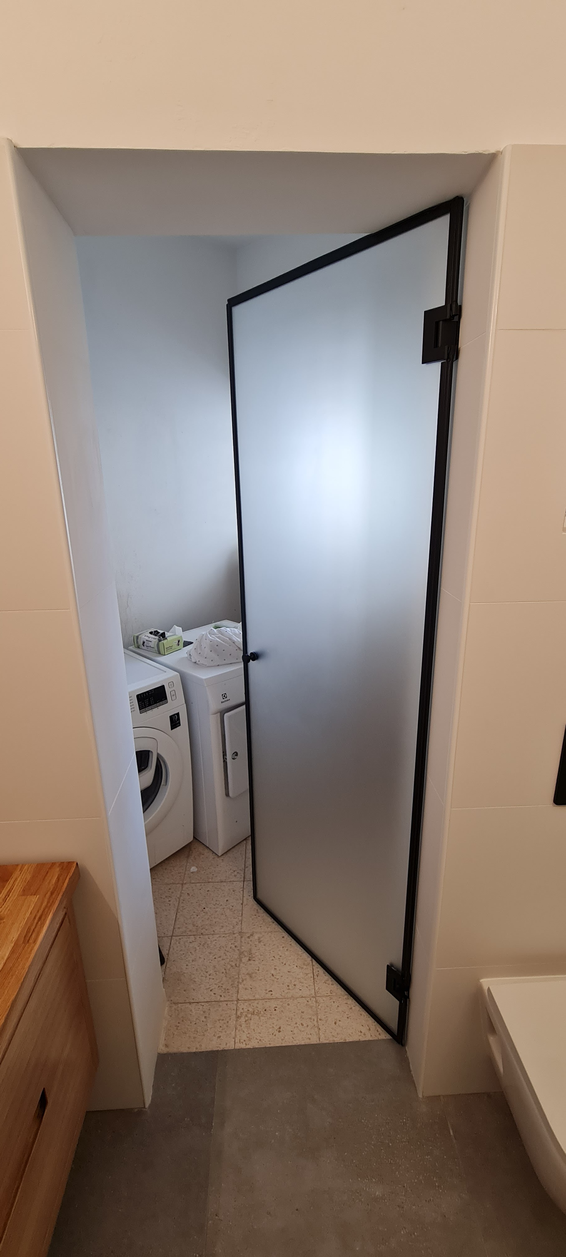 דלת פנים זכוכית מעוצבת