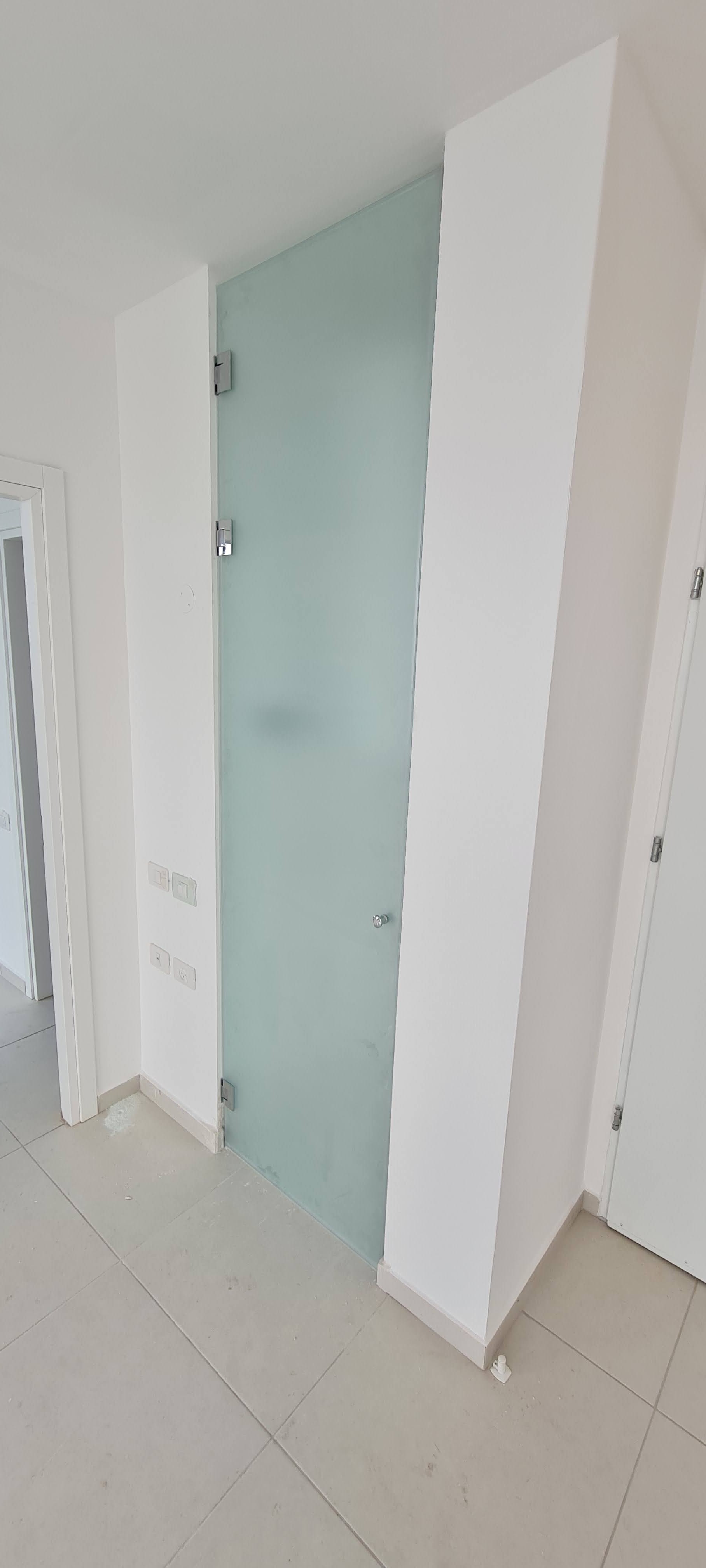 דלת פנים זכוכית מעוצבת