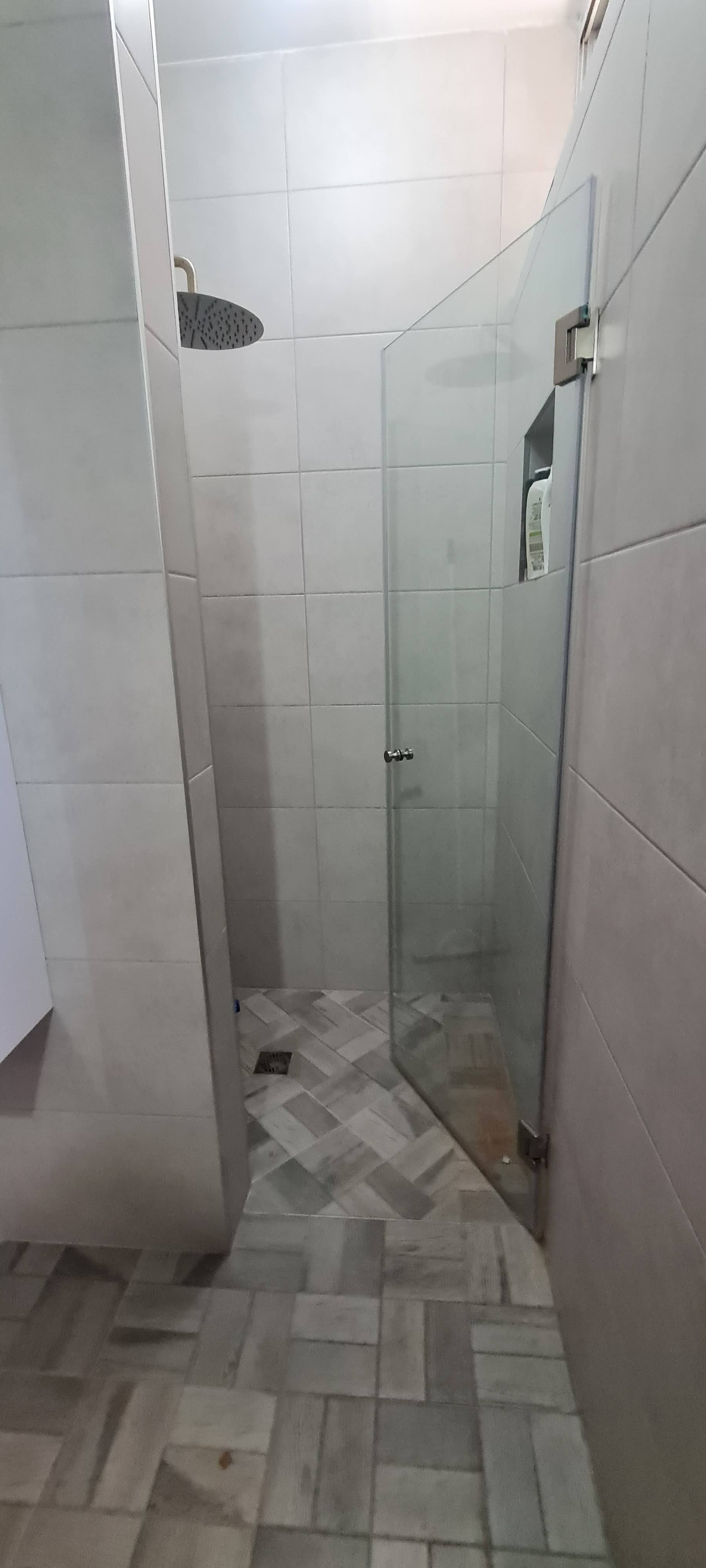 דלת פנים זכוכית מעוצבת