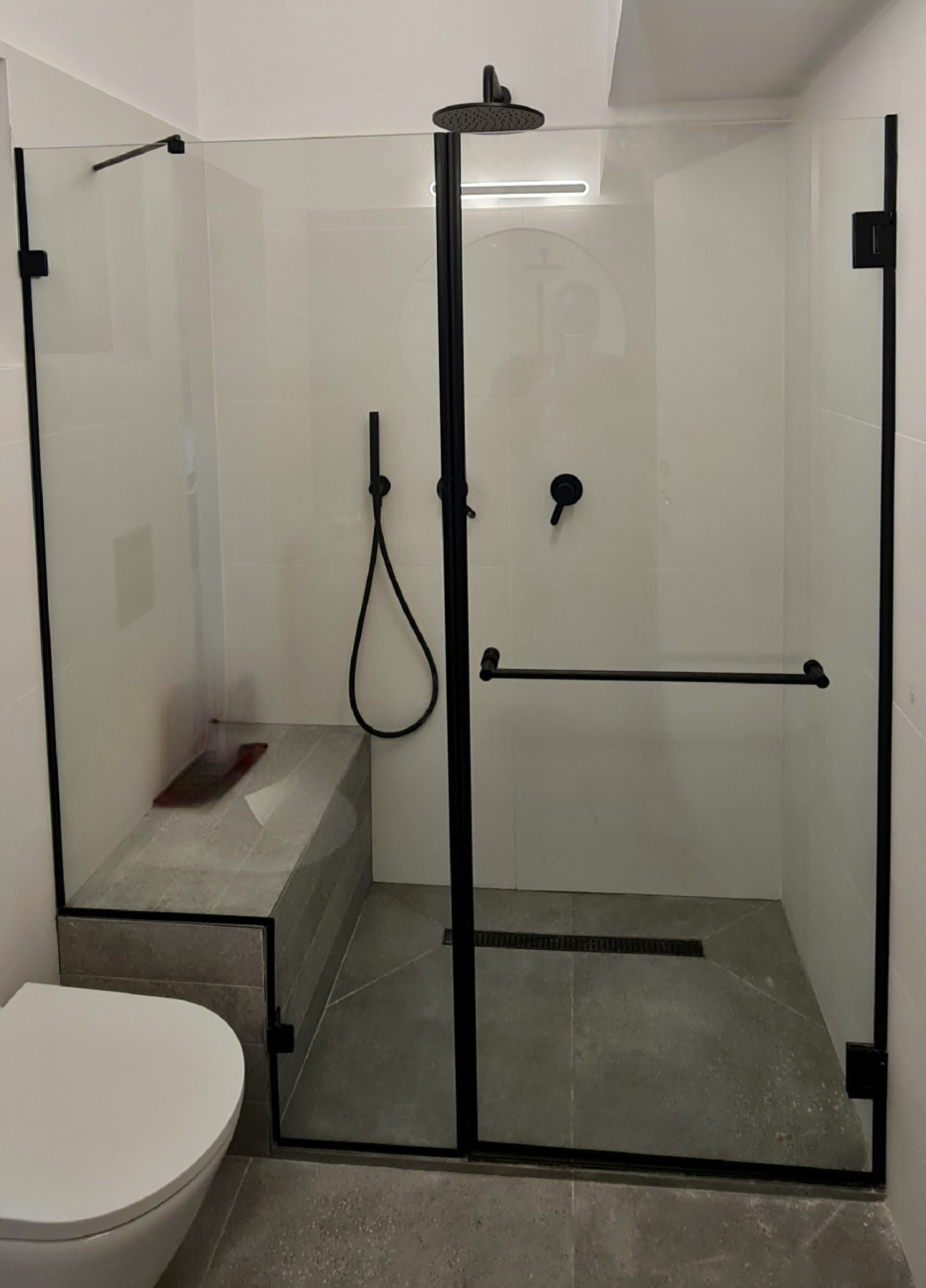 ייצור, הובלה והתקנת מקלחונים