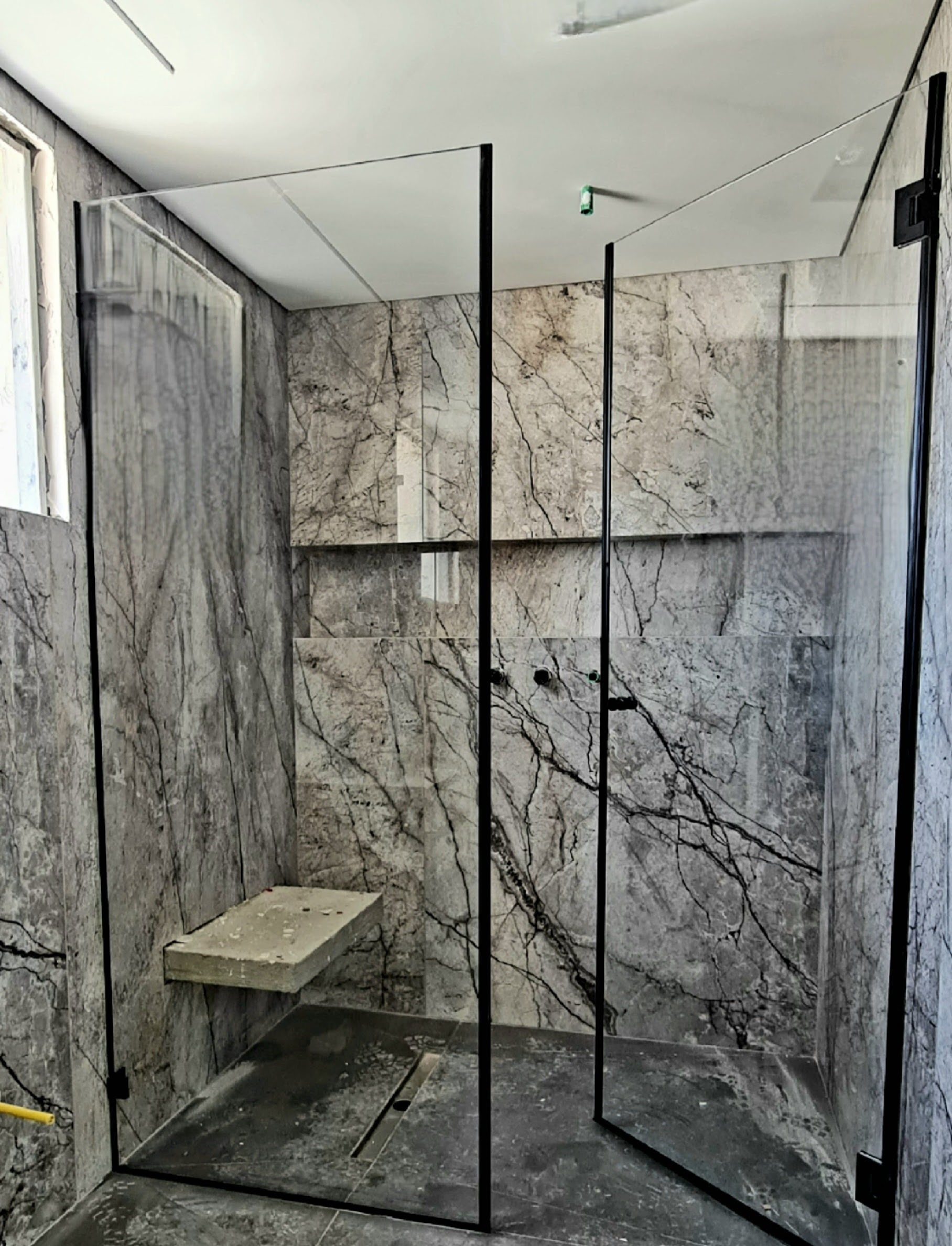 ייצור, הובלה והתקנת מקלחונים