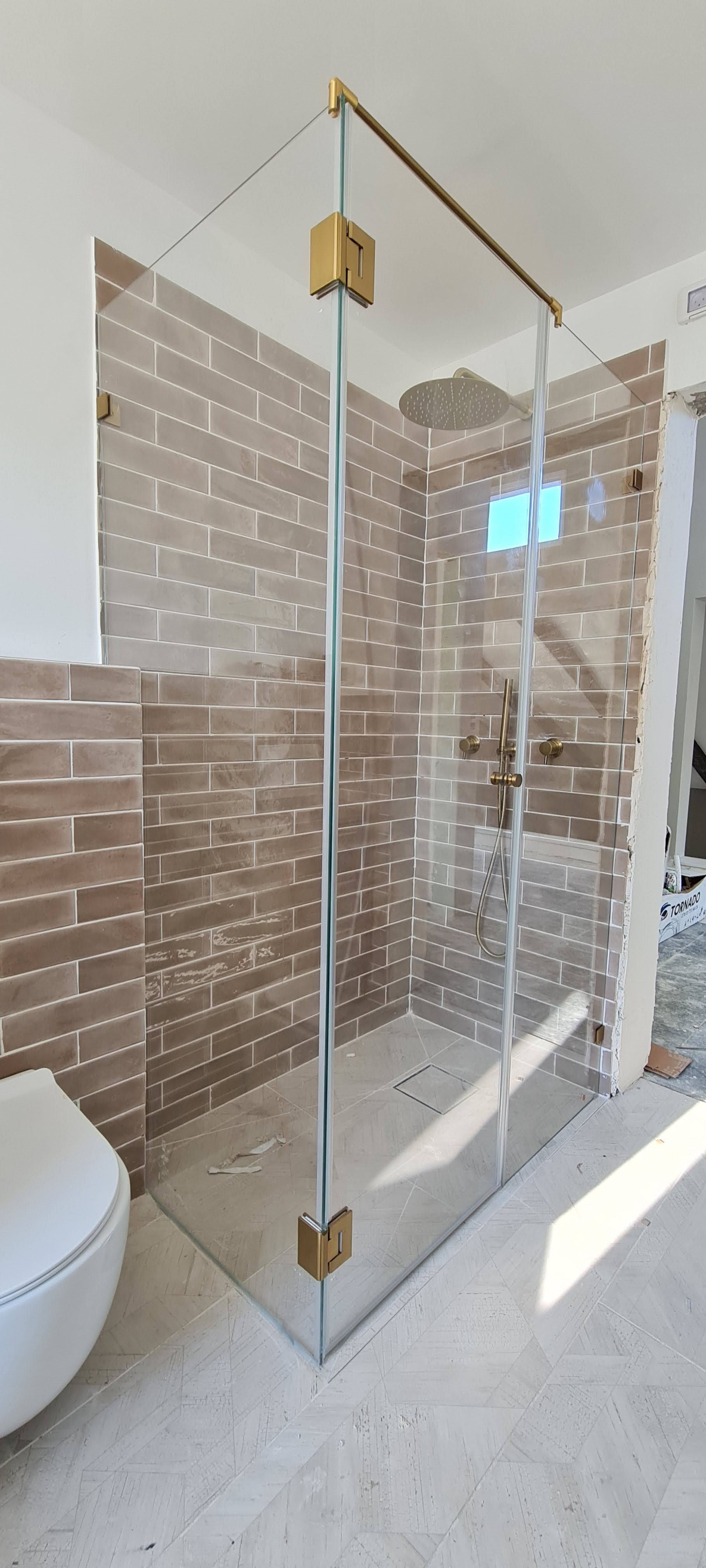 ייצור, הובלה והתקנת מקלחונים