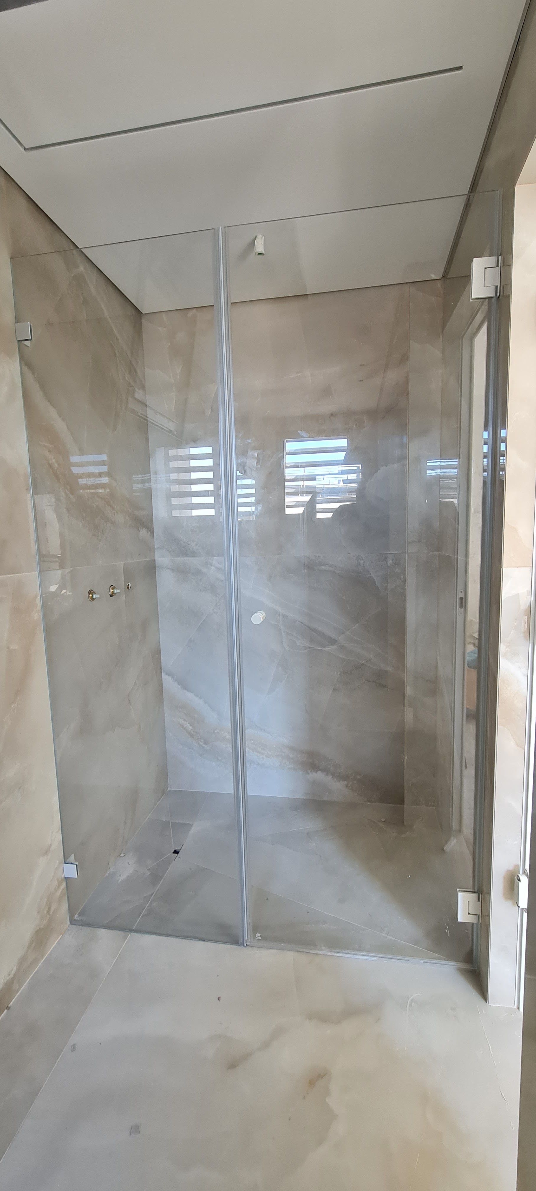 ייצור, הובלה והתקנת מקלחונים