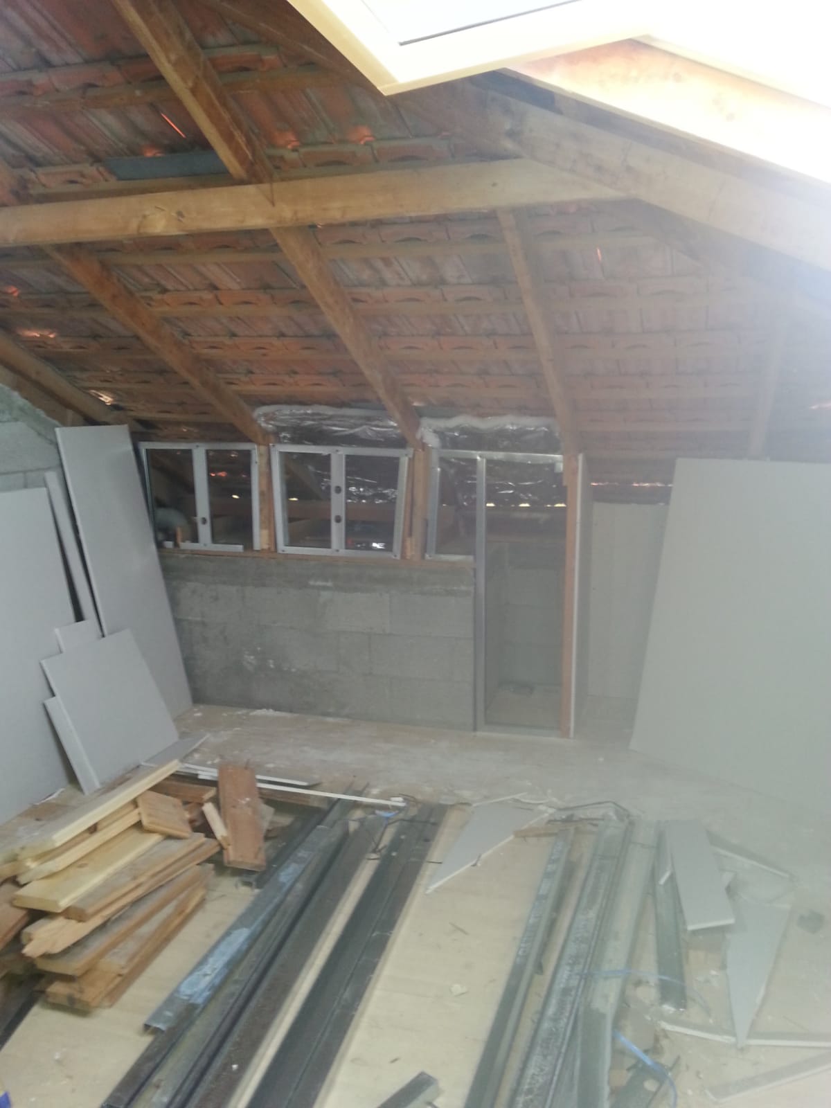 שיפוץ עליית גג