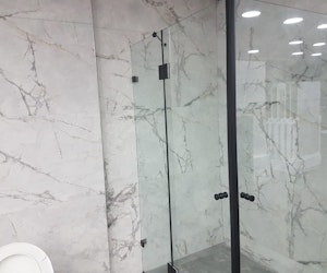 צילום מעבודה של מוטי אזרן