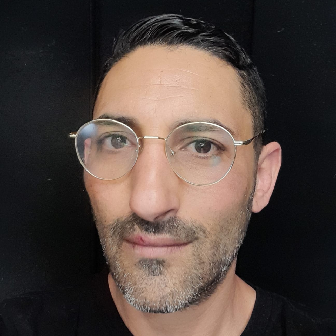 רוני יעקובוב - חברה לטיפול בעובש , תמונת פנים