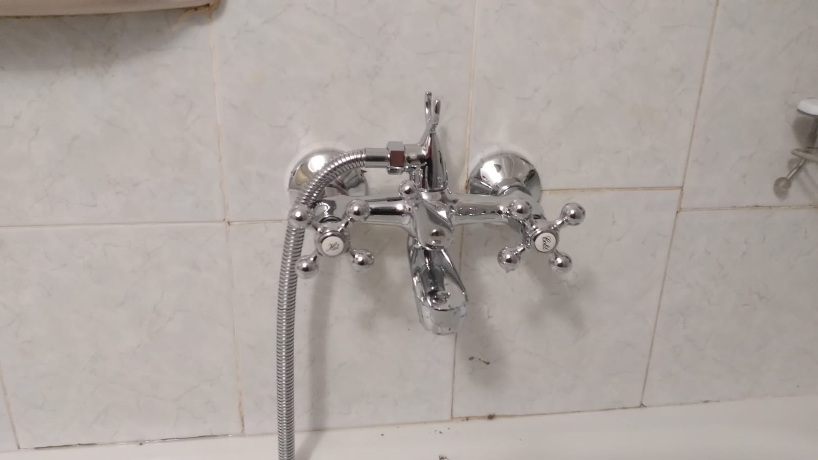 החלפה והתקנה של ברזים