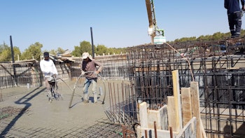 בניית שלד ובריכה בעומר