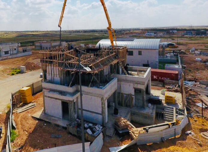 בניית שלד ובריכה בעומר