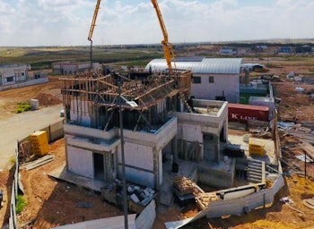 בניית שלד ובריכה בעומר