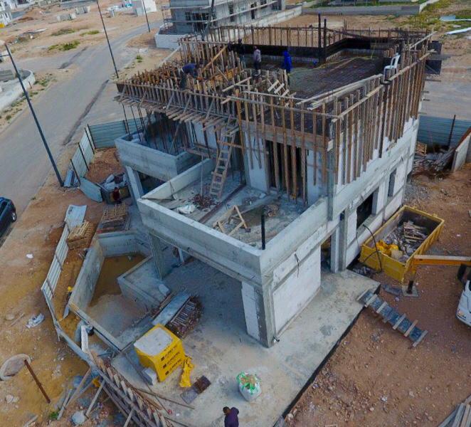 בניית שלד ובריכה בעומר