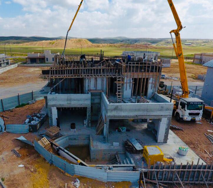 בניית שלד ובריכה בעומר