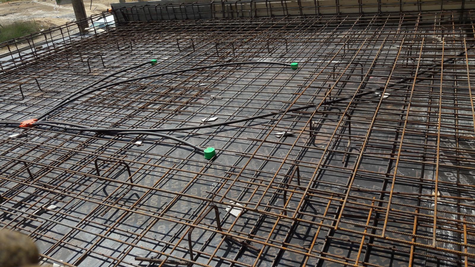 בניית בית בכרמית עם בריכה