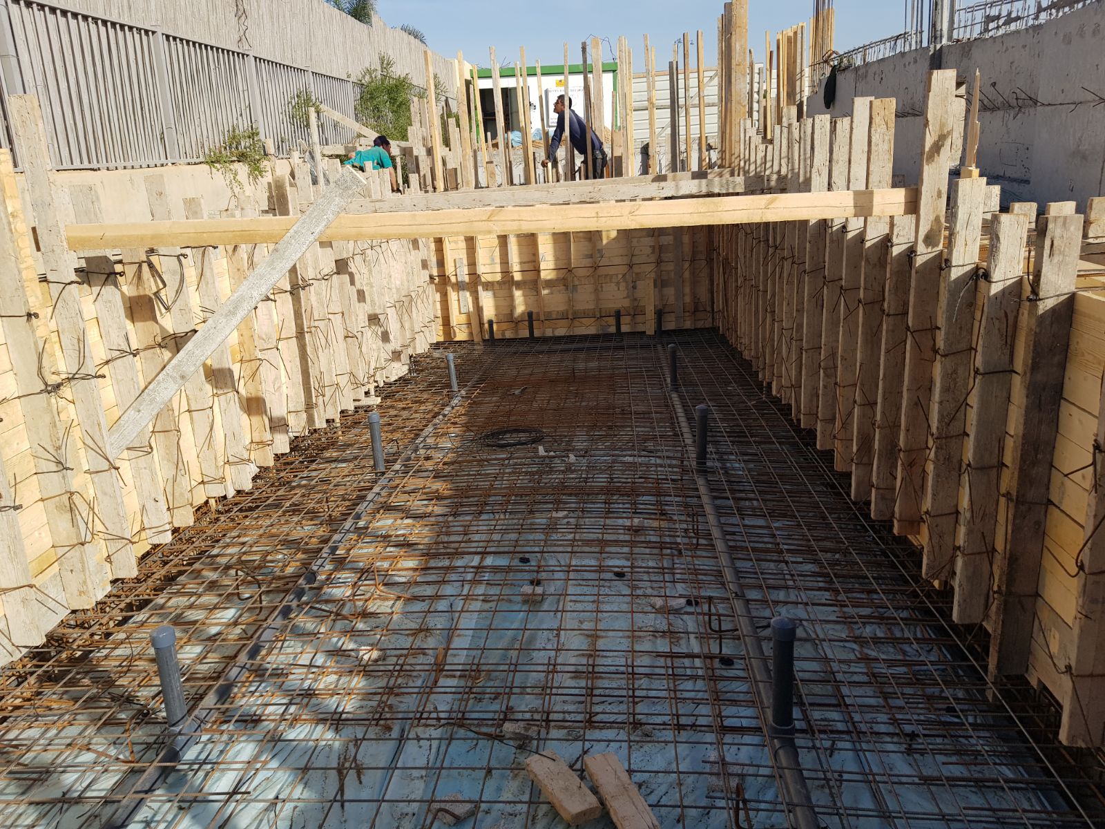 בניית בית בכרמית עם בריכה