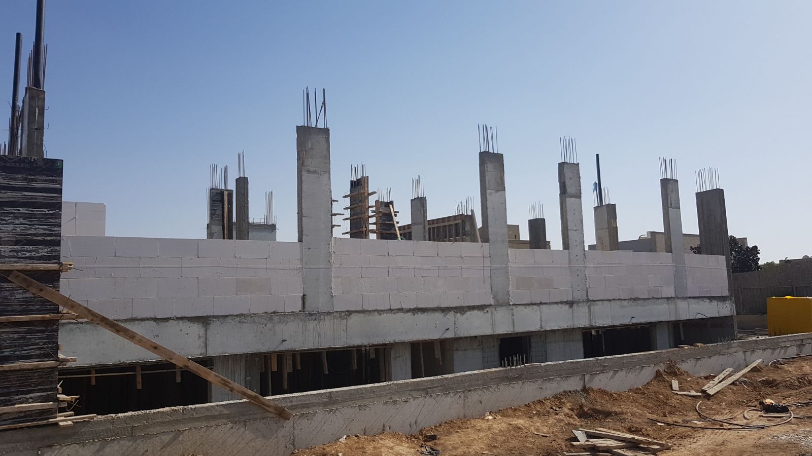 בניית בית בכרמית עם בריכה