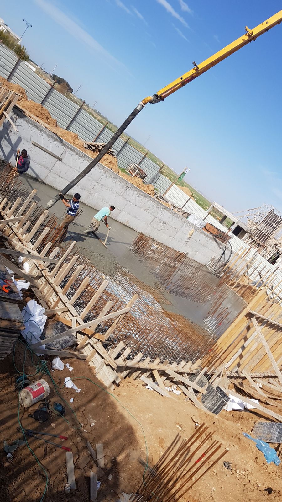 בניית בית בכרמית עם בריכה