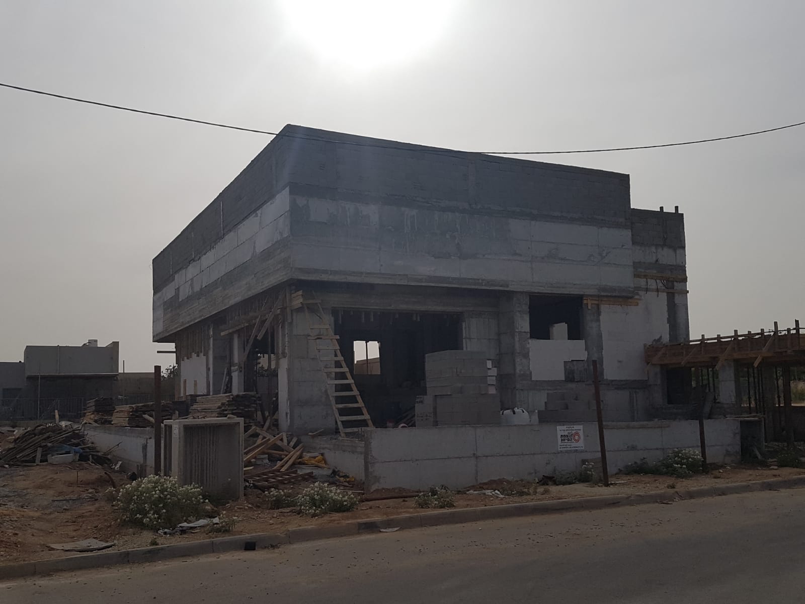 בניית בית בכרמית עם בריכה