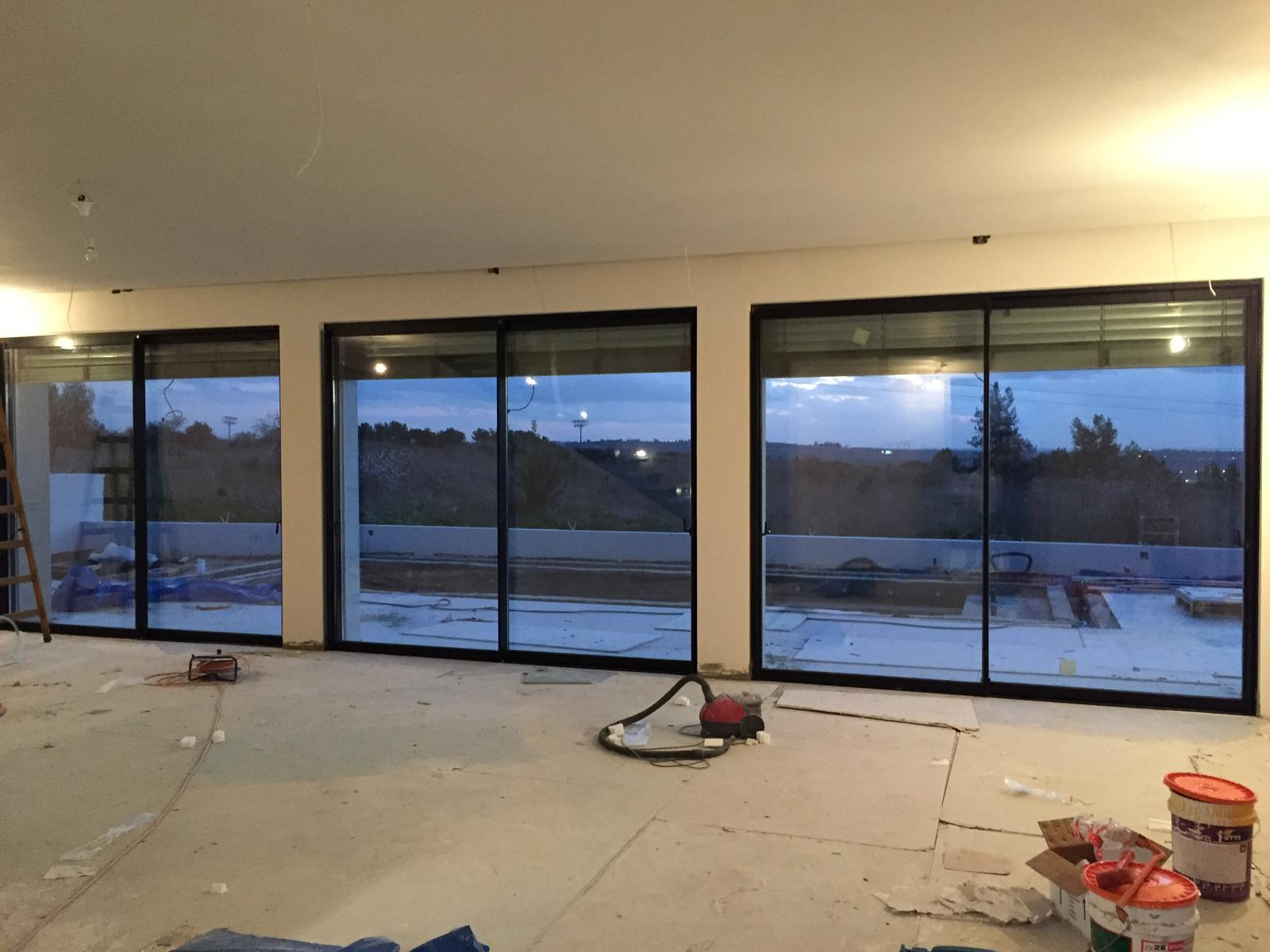 חלונות אלומניום