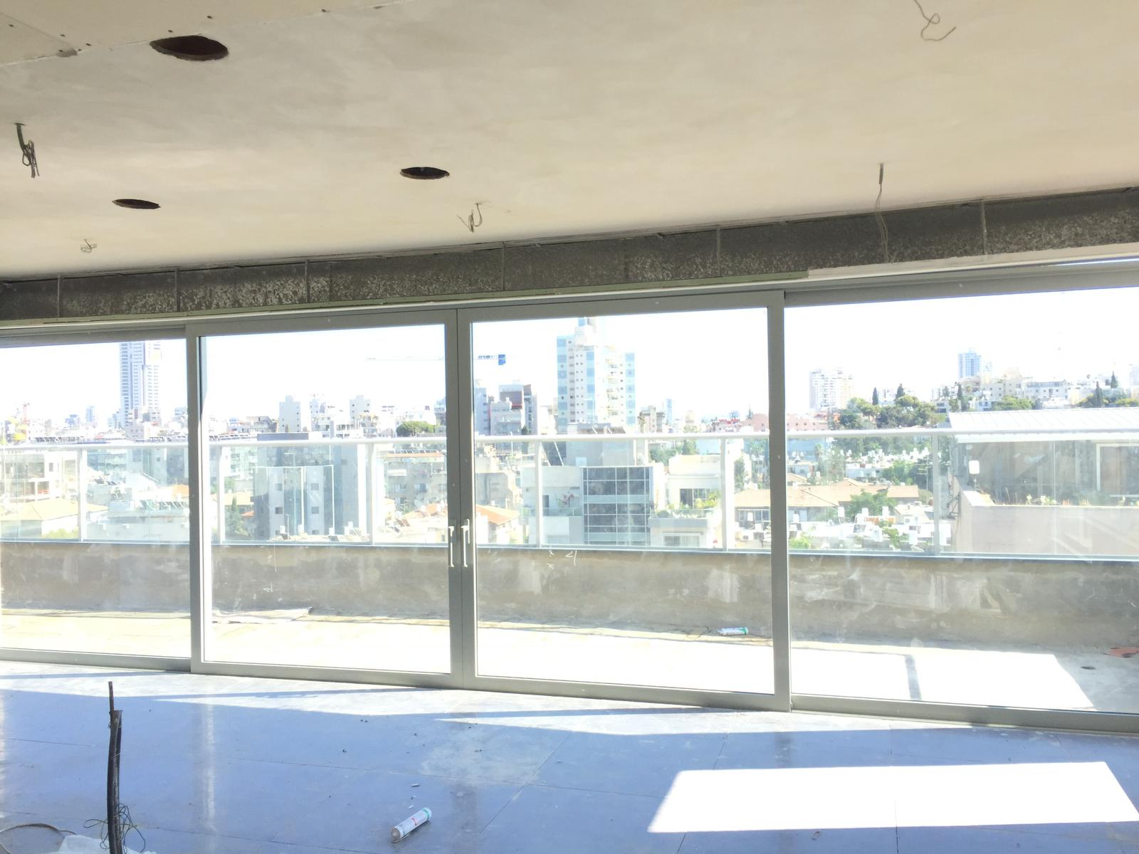 וטרינות ודלתות מאלומניום