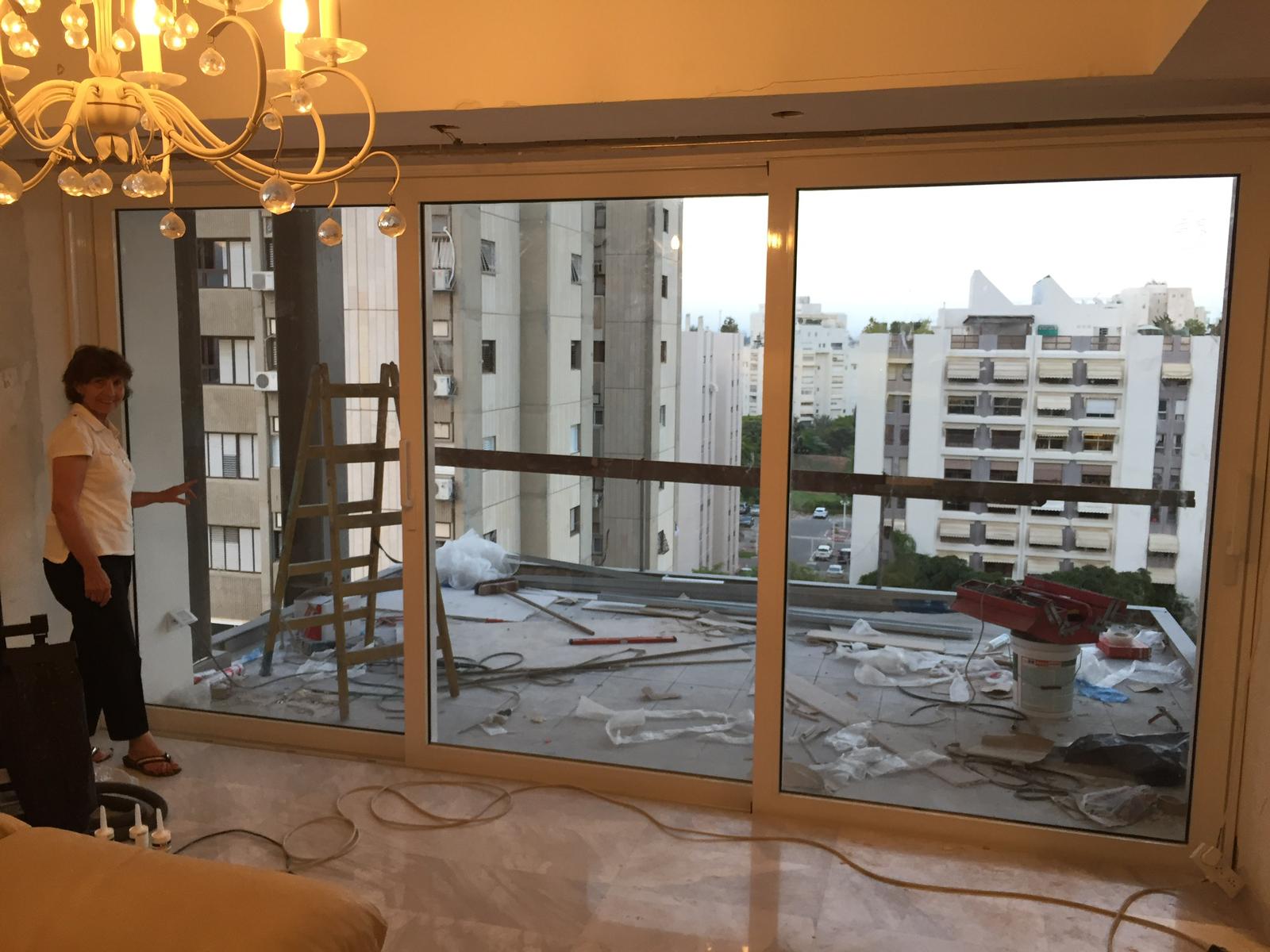 וטרינות ודלתות מאלומניום