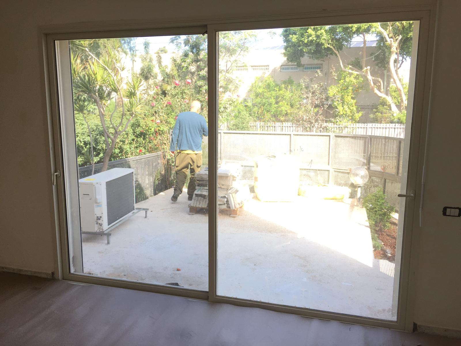 וטרינות ודלתות מאלומניום