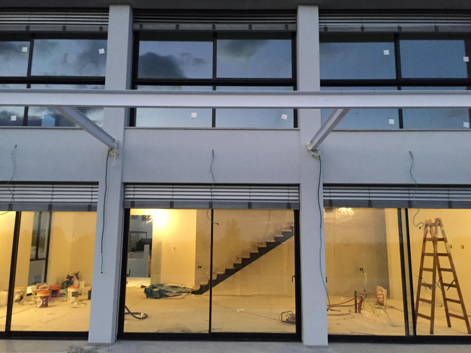 וטרינות ודלתות מאלומניום