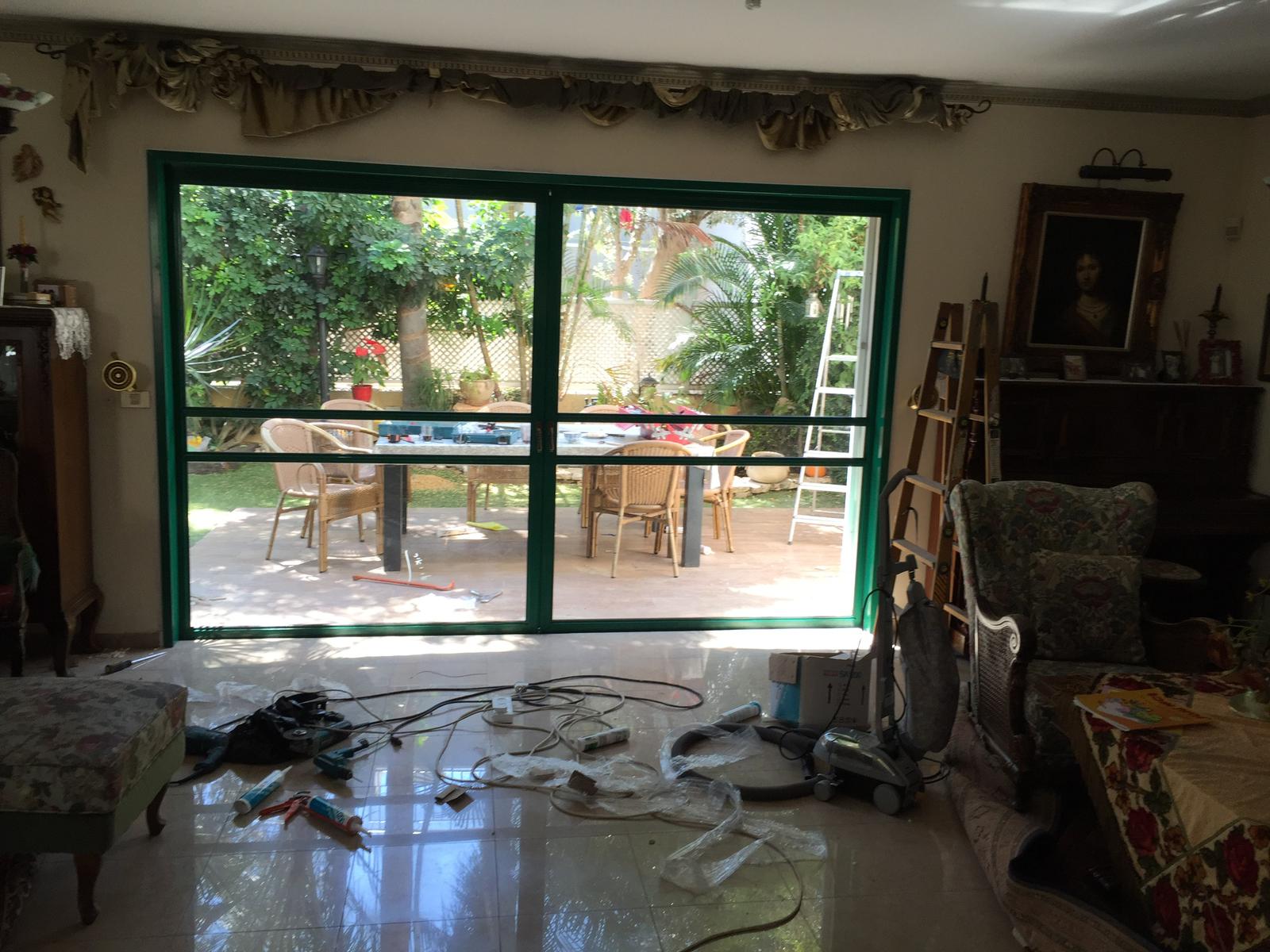 וטרינות ודלתות מאלומניום