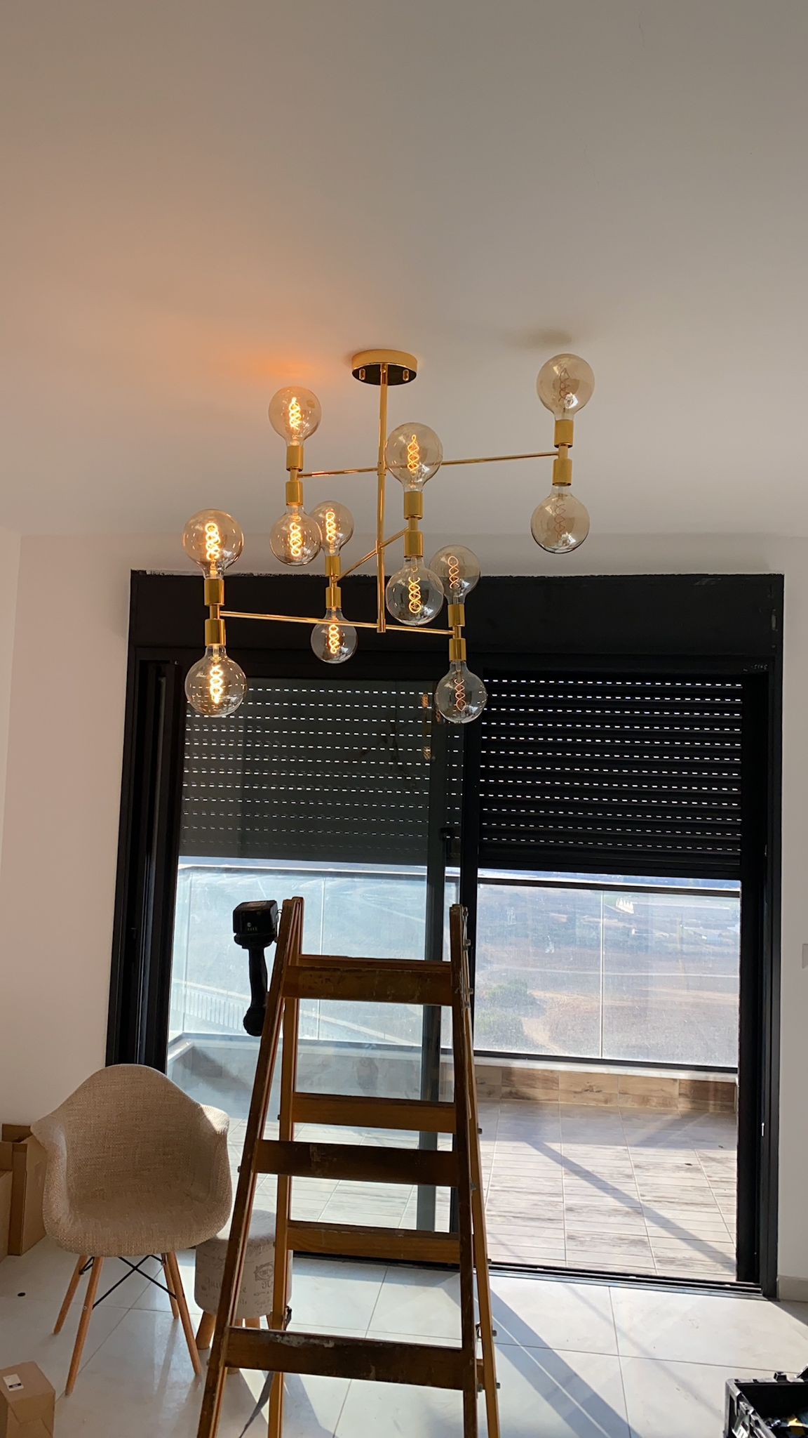 התקנת גופי תאורה