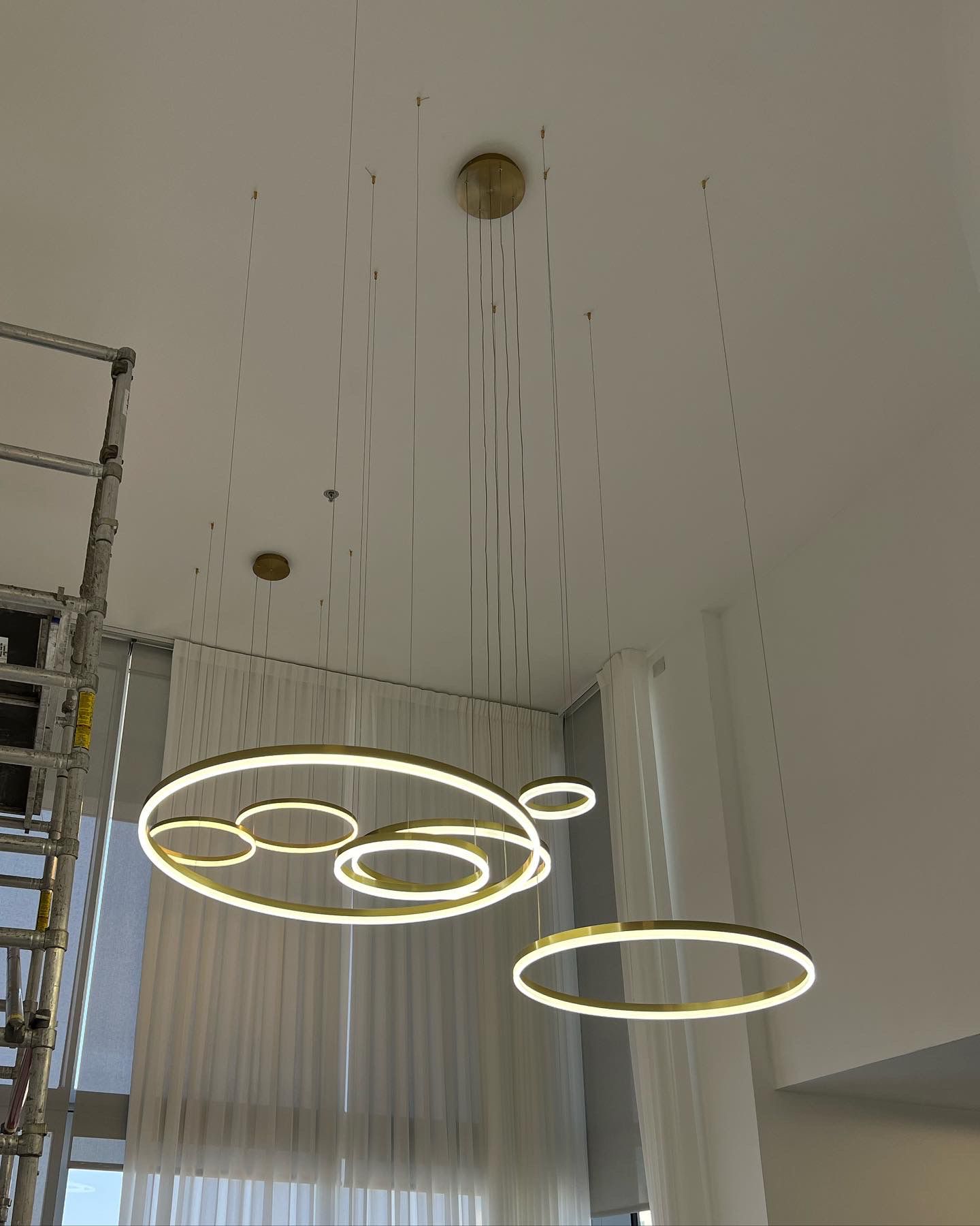 התקנת גופי תאורה