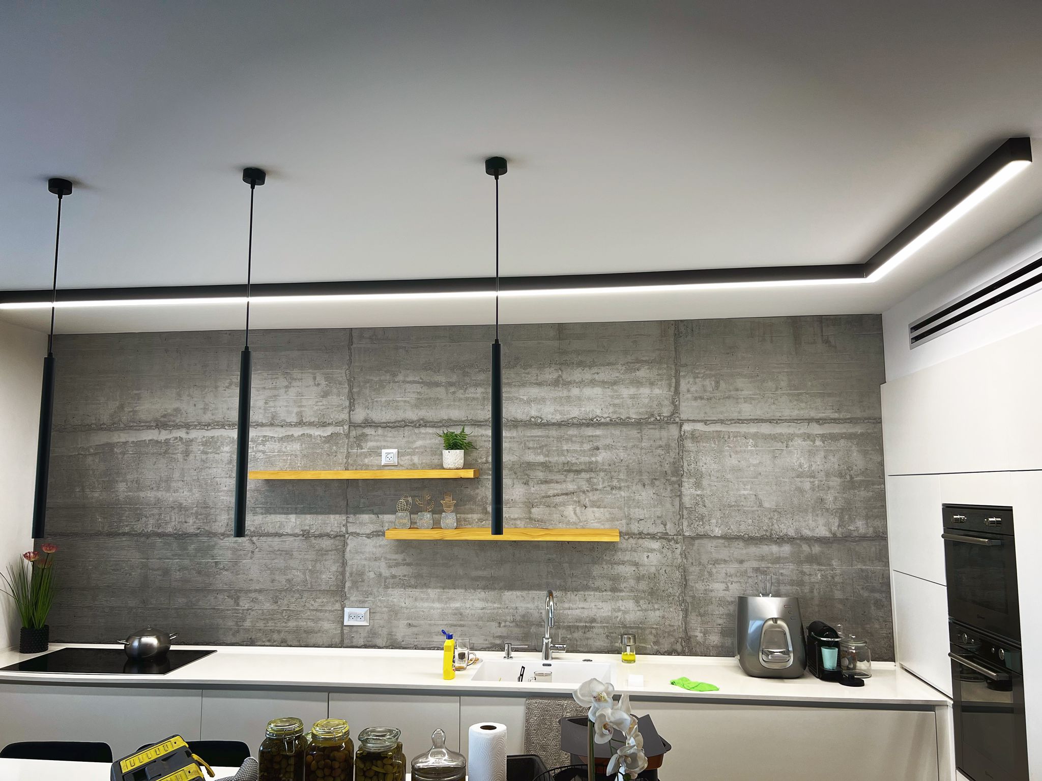 התקנת גופי תאורה