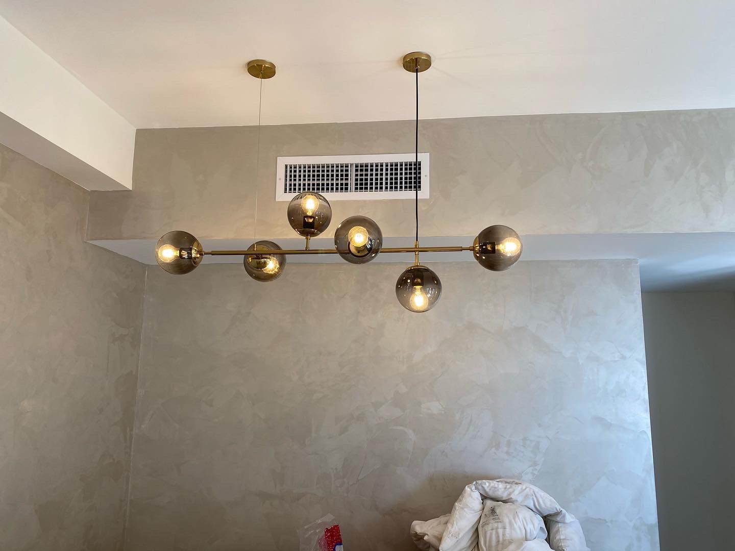 התקנת גופי תאורה