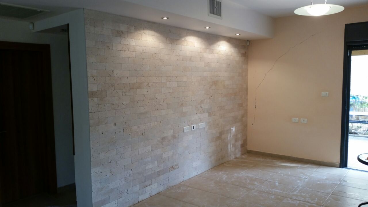 עבודת בריקים דקורטיבית