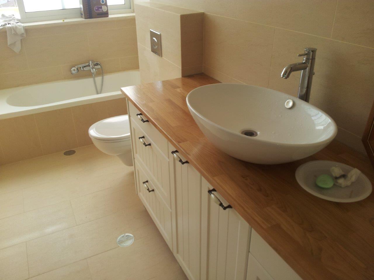 צילום מעבודה של דקל קראווני